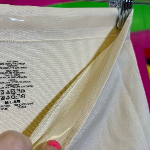 Cream High-Waisted Shapewear Shorts. Size M/L. In pristine condition! - Picture 5 of 5